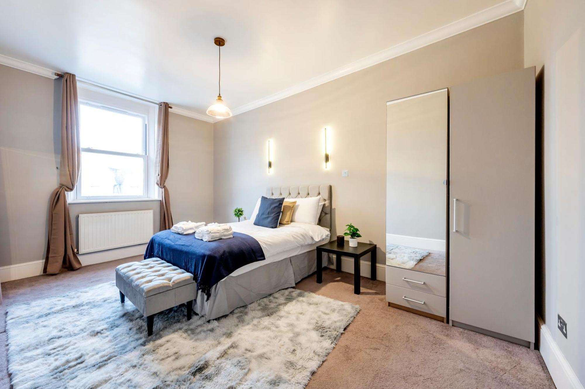 Large 1 Bedroom In Center Of London 3 Экстерьер фото
