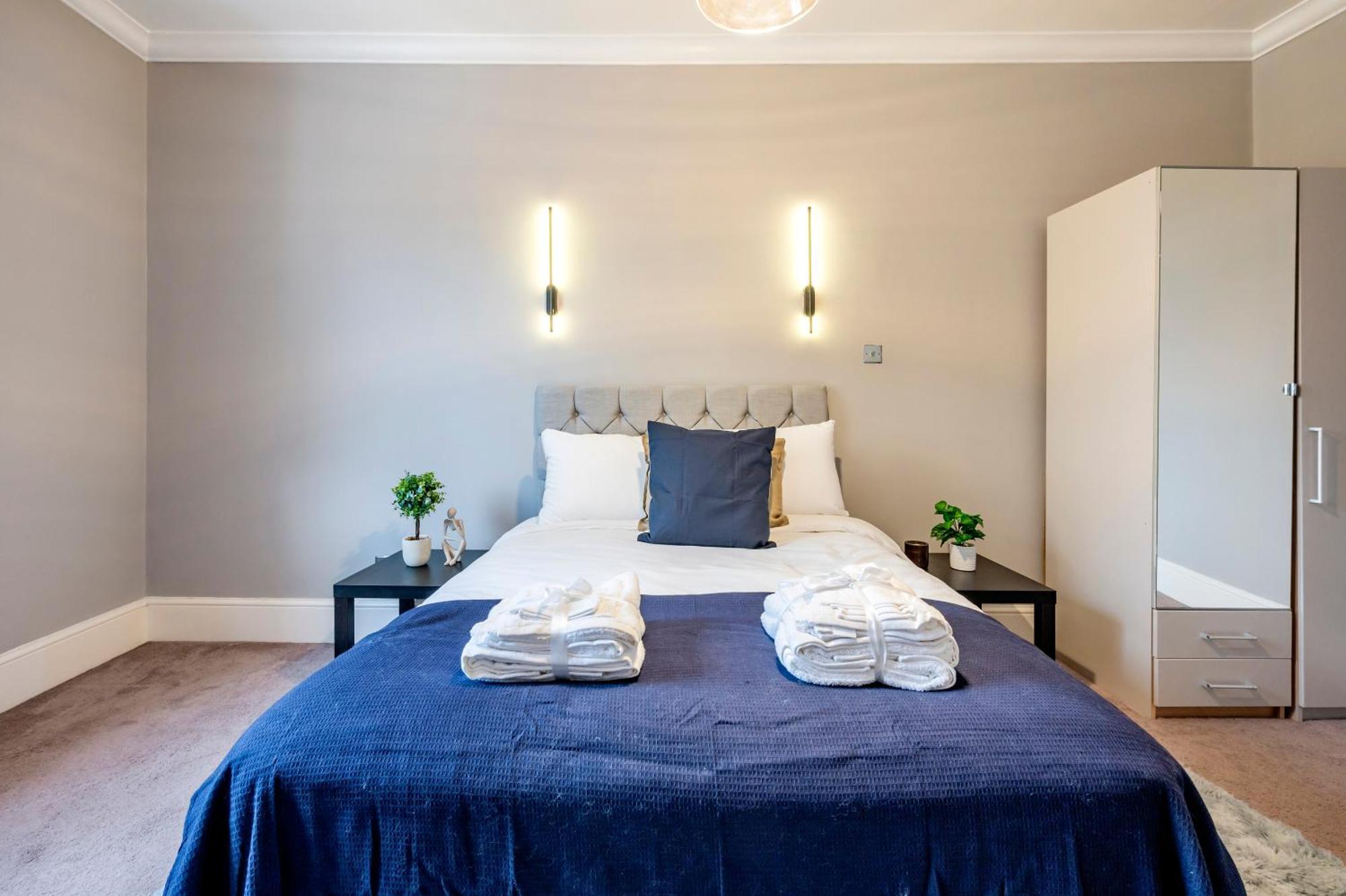 Large 1 Bedroom In Center Of London 3 Экстерьер фото